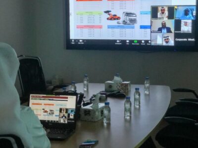 The company employees present their internal and external meetings using visual communication techniques.