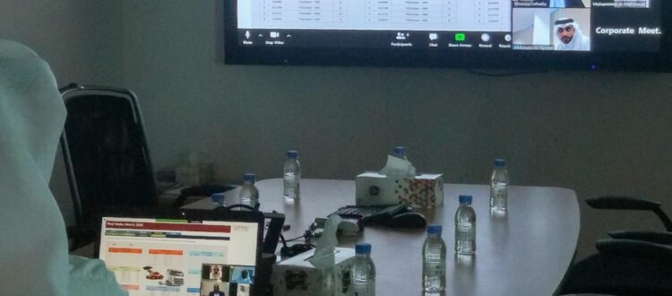 The company employees present their internal and external meetings using visual communication techniques.